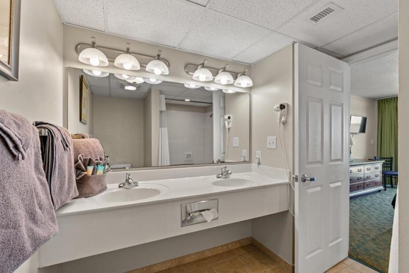 New Holiday Sands 511 Pools, Wifi, 2Br Oceanfront Villa Myrtle Beach Bagian luar foto